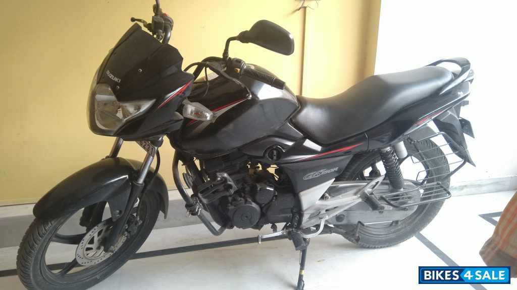 Black Suzuki GS 150R