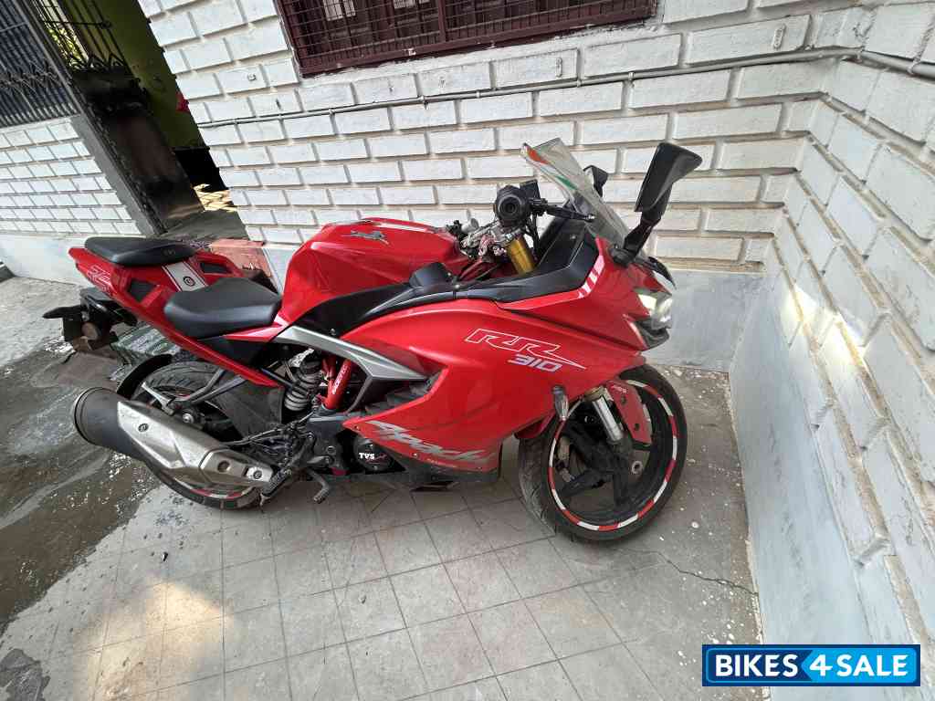 Red TVS Apache RR 310