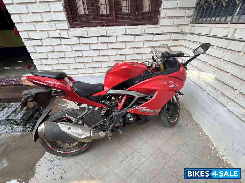 Red TVS Apache RR 310