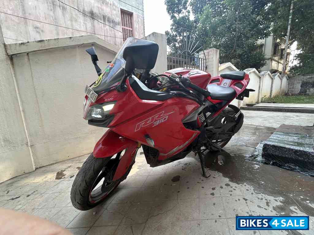 Red TVS Apache RR 310