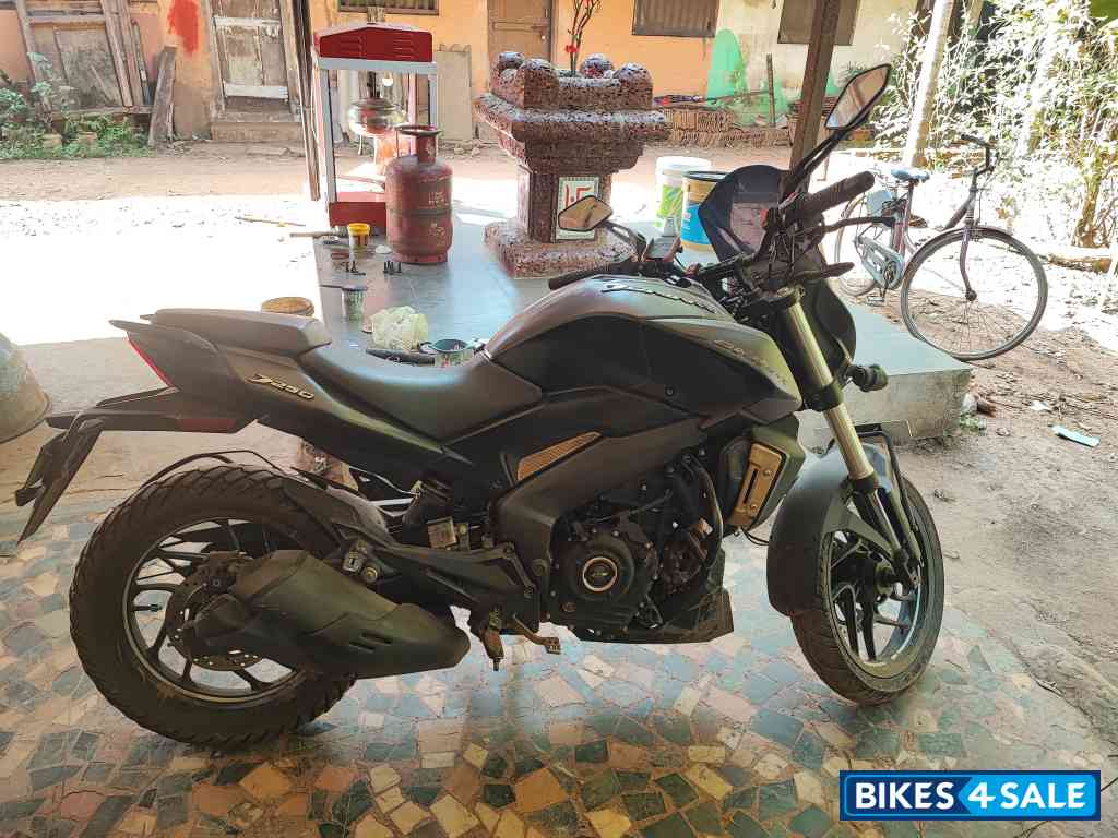 Matt Black Bajaj Dominar 250