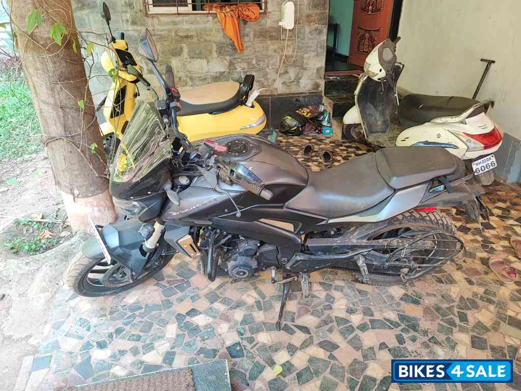 Matt Black Bajaj Dominar 250