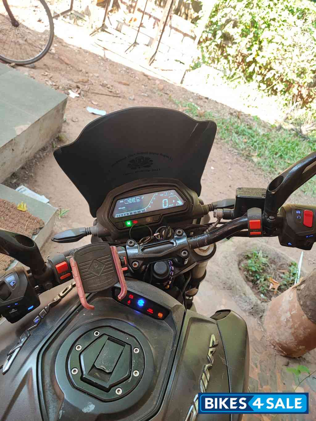 Matt Black Bajaj Dominar 250