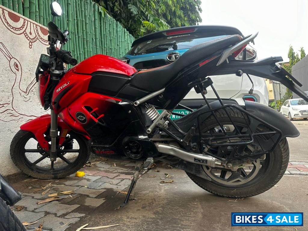 Revolt RV400 Eclipse Red