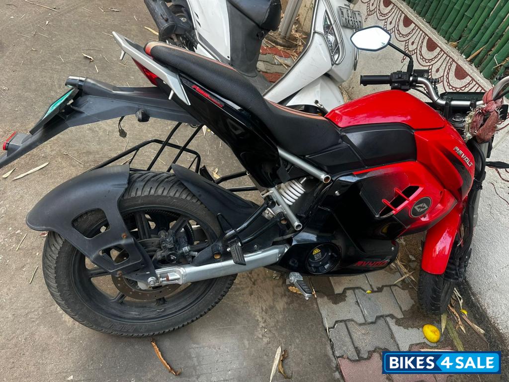 Revolt RV400 Eclipse Red