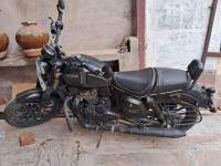 Yezdi Roadster Dark 2022 Model