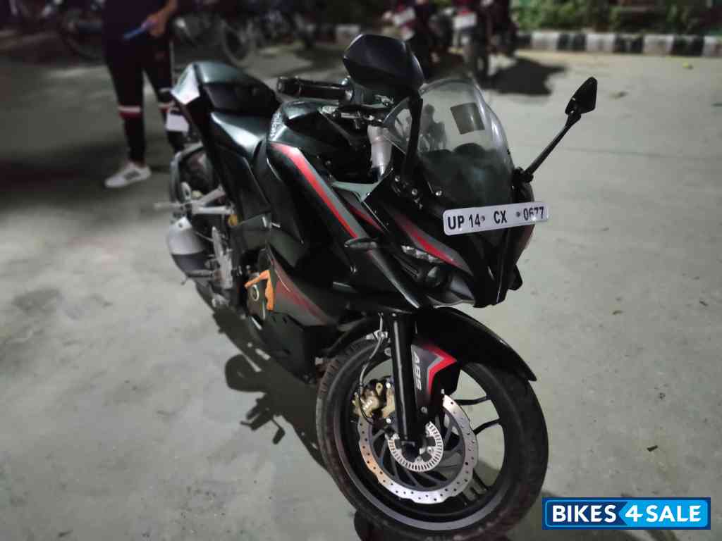 Bajaj Pulsar RS 200 ABS