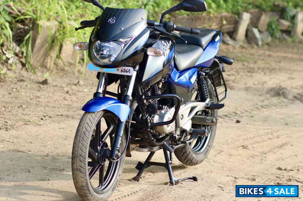 Blue Bajaj Pulsar 180 DTSi