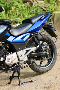 Blue Bajaj Pulsar 180 DTSi