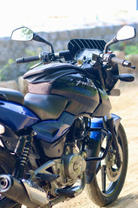 Blue Bajaj Pulsar 180 DTSi