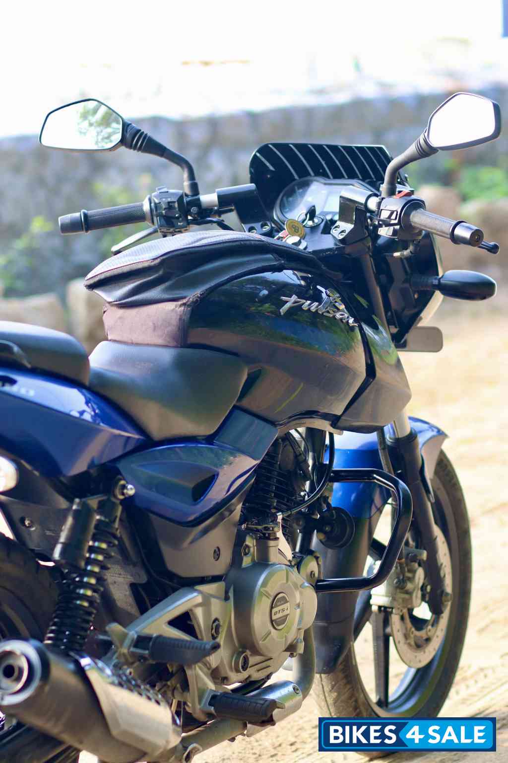 Blue Bajaj Pulsar 180 DTSi