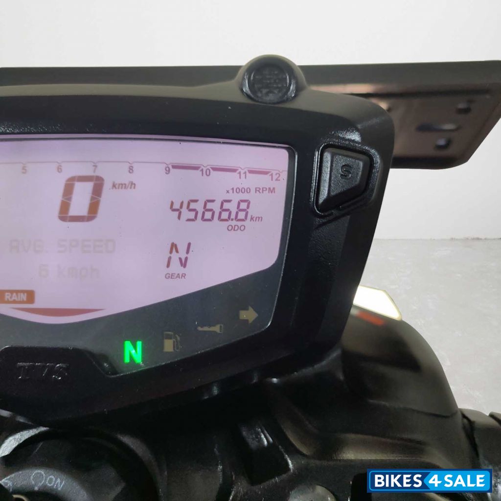 TVS Apache RTR 200 4V