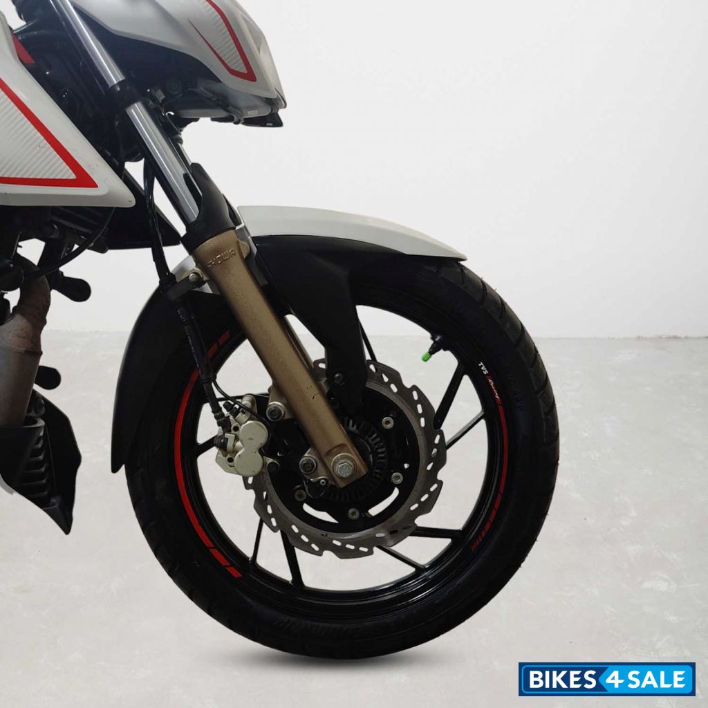 TVS Apache RTR 200 4V