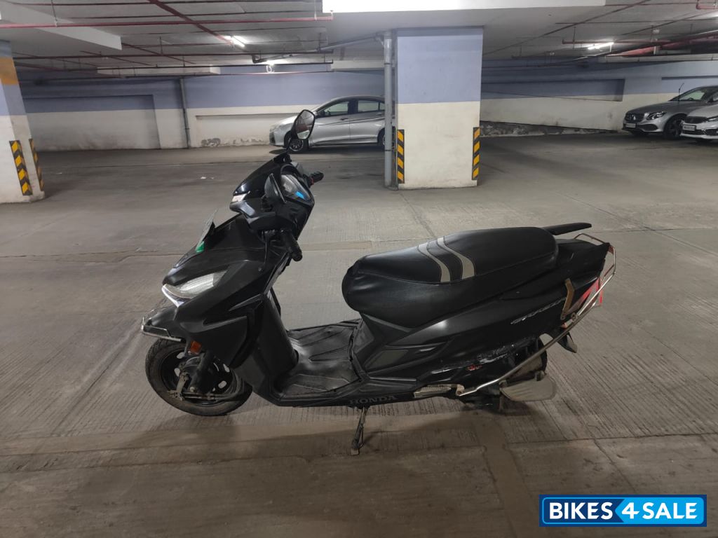Black Honda Grazia 125 BS6