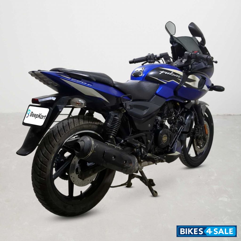 Bajaj Pulsar 220F