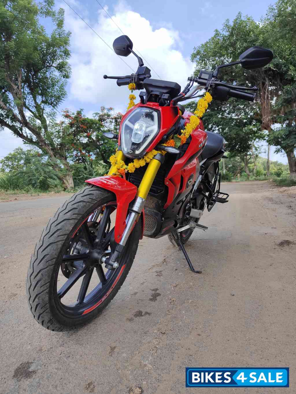 Revolt RV400 Eclipse Red