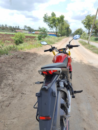 Revolt RV400 Eclipse Red