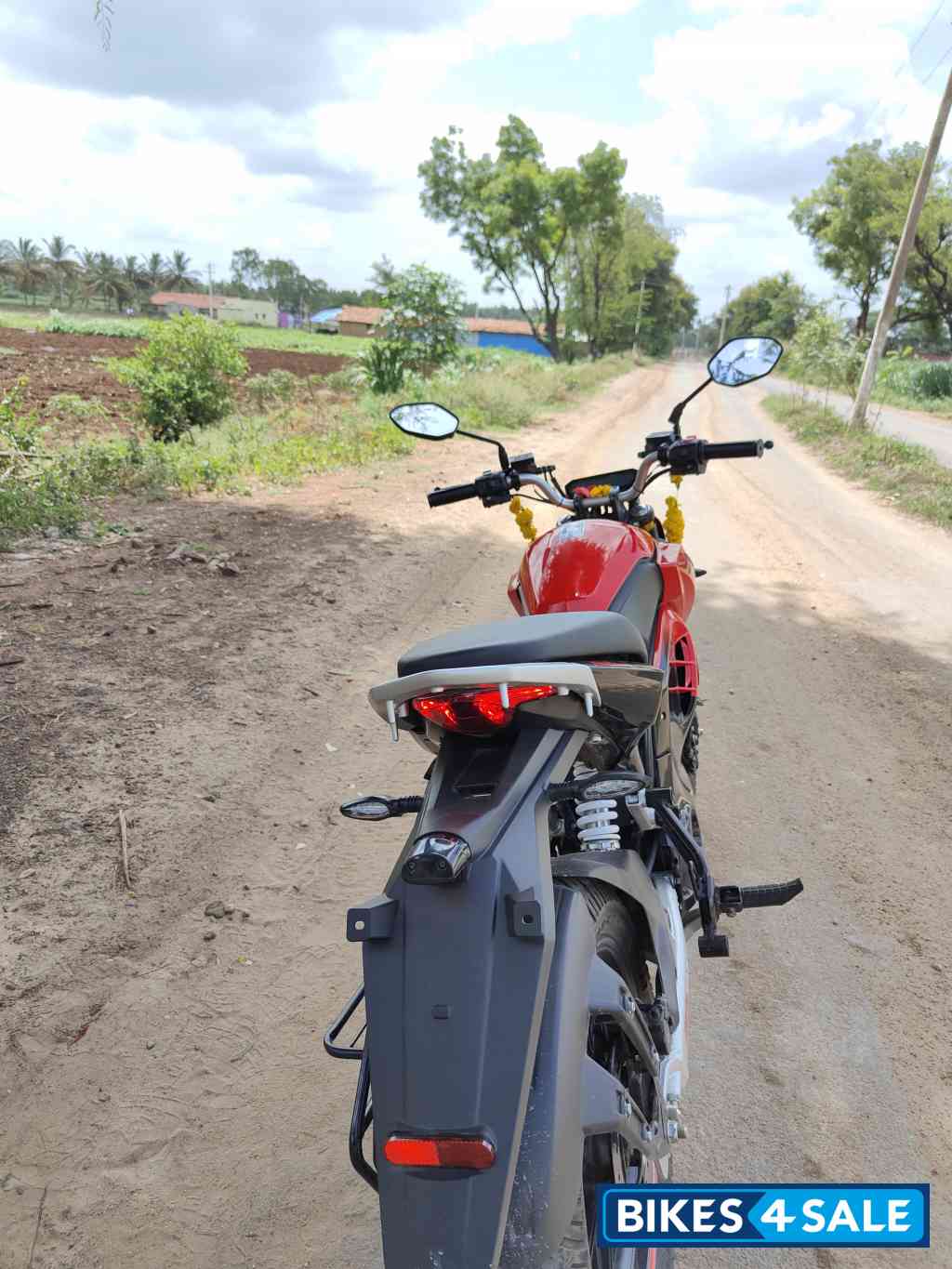 Revolt RV400 Eclipse Red