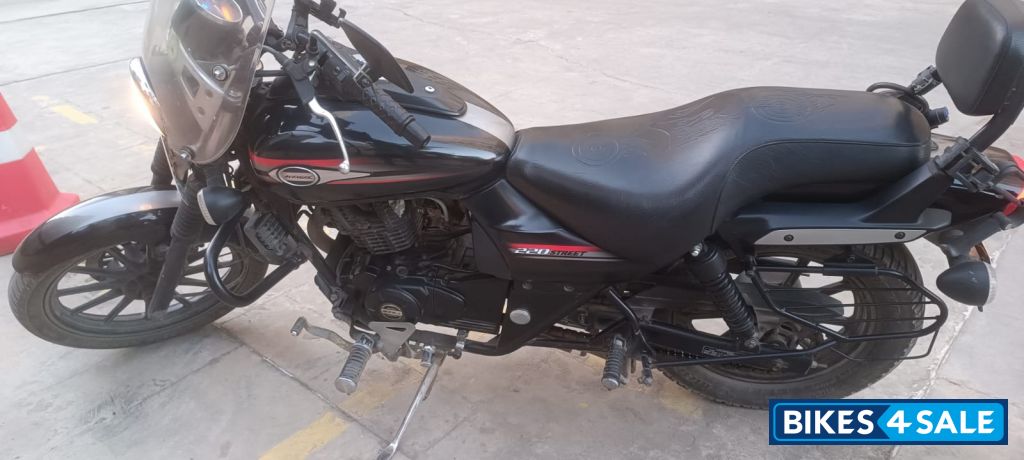 Bajaj Avenger Street 220