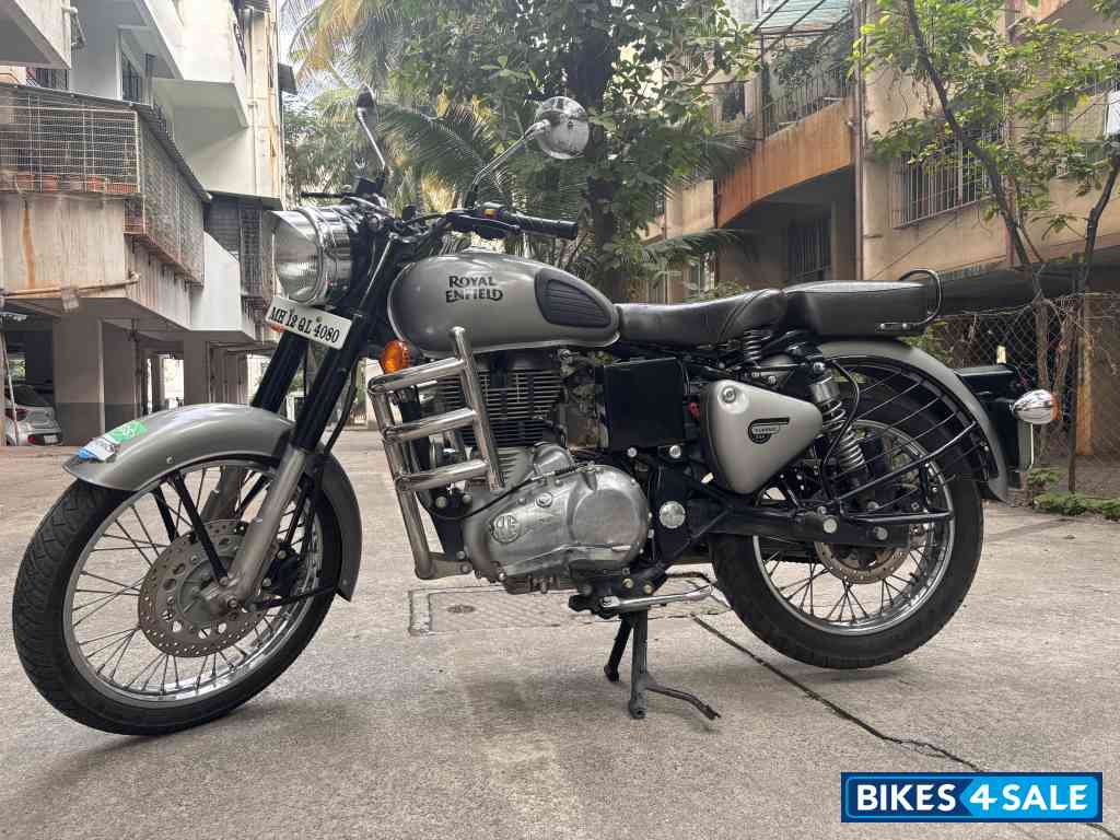 Gun Metal Grey Royal Enfield Classic Gunmetal Grey