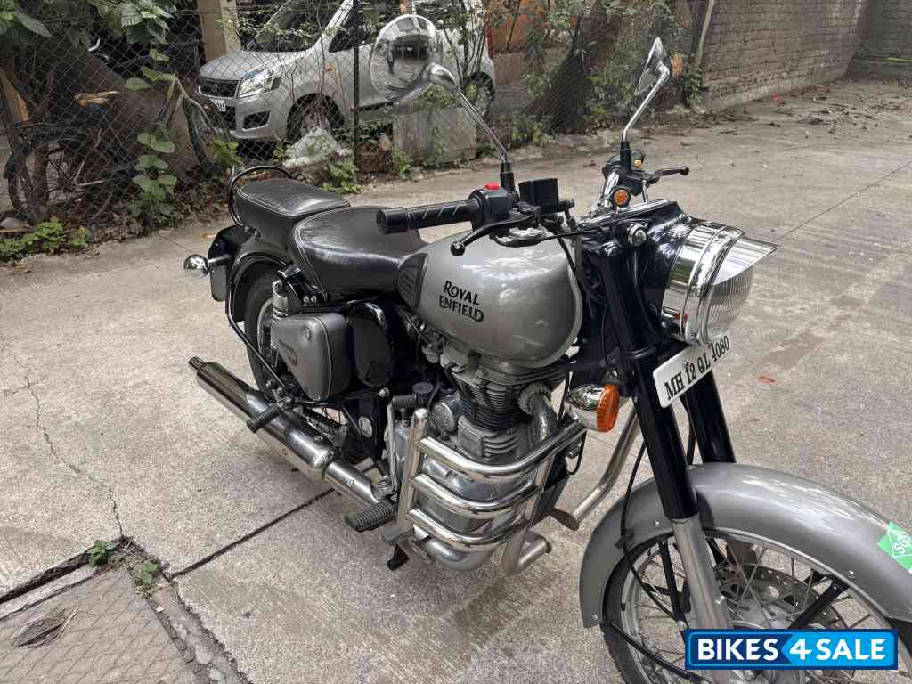Gun Metal Grey Royal Enfield Classic Gunmetal Grey