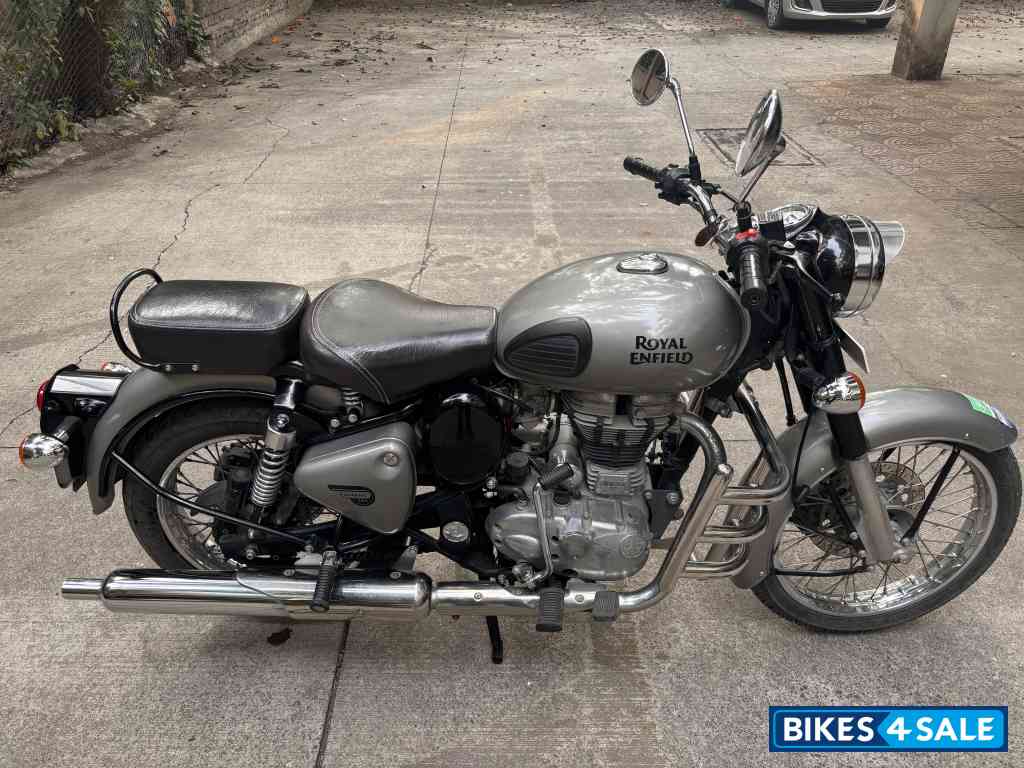 Gun Metal Grey Royal Enfield Classic Gunmetal Grey