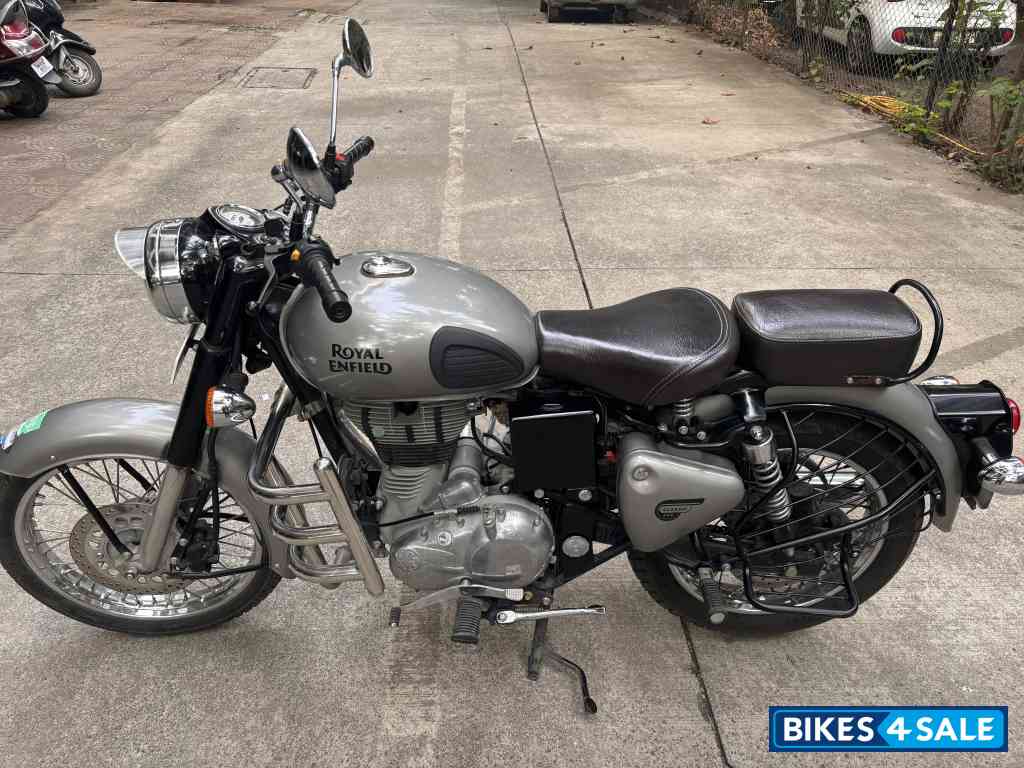 Gun Metal Grey Royal Enfield Classic Gunmetal Grey