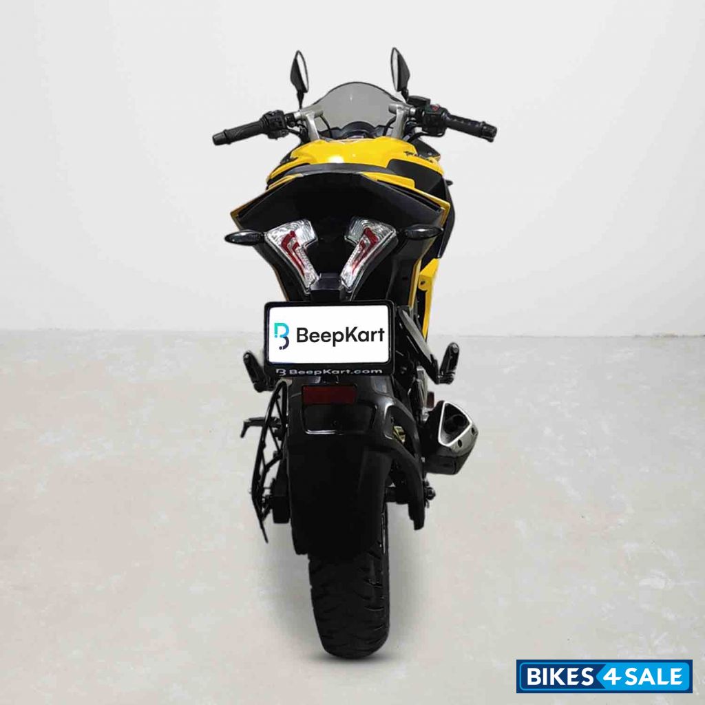 Bajaj Pulsar RS 200