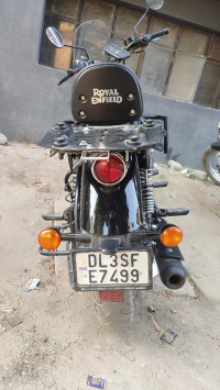 Red Royal Enfield Meteor 350 Fireball