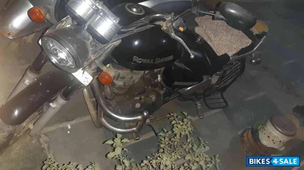 Black Royal Enfield Thunderbird TwinSpark 350