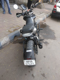 Grey Husqvarna Svartpilen 250