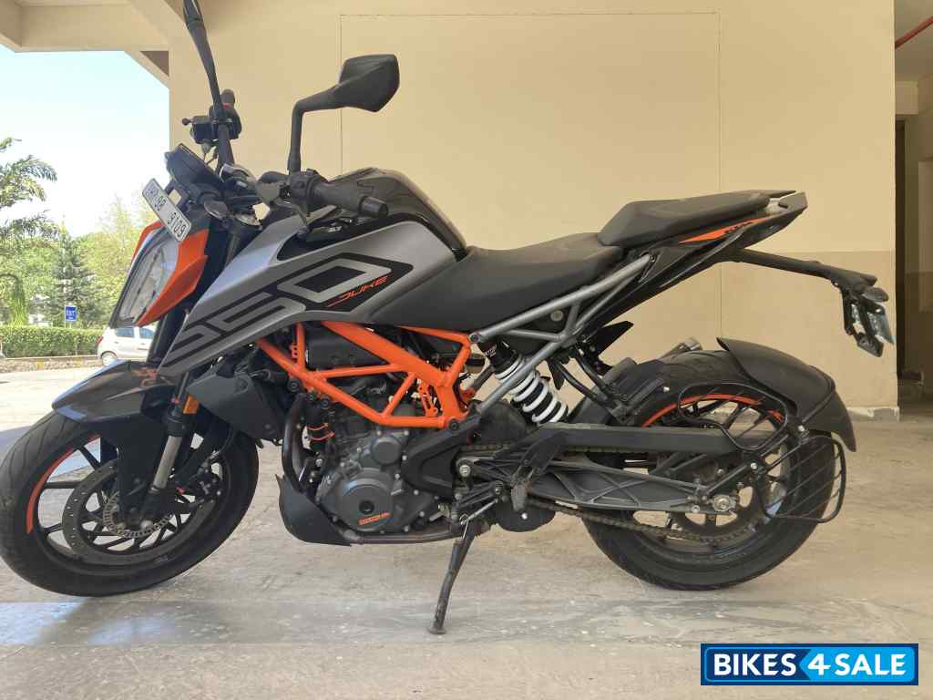 Silver Gray KTM Duke 250 2020