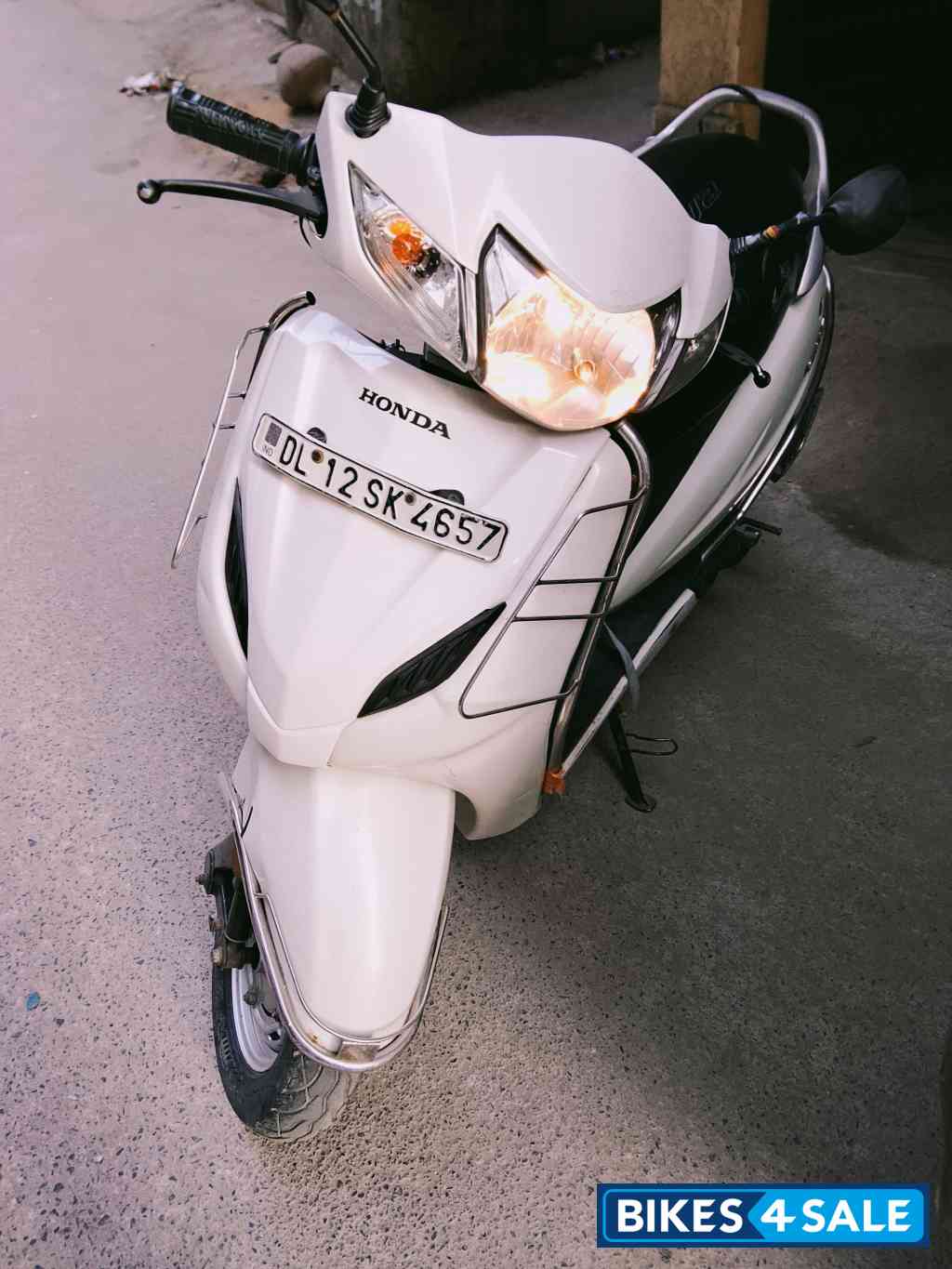 White Honda Activa 4G