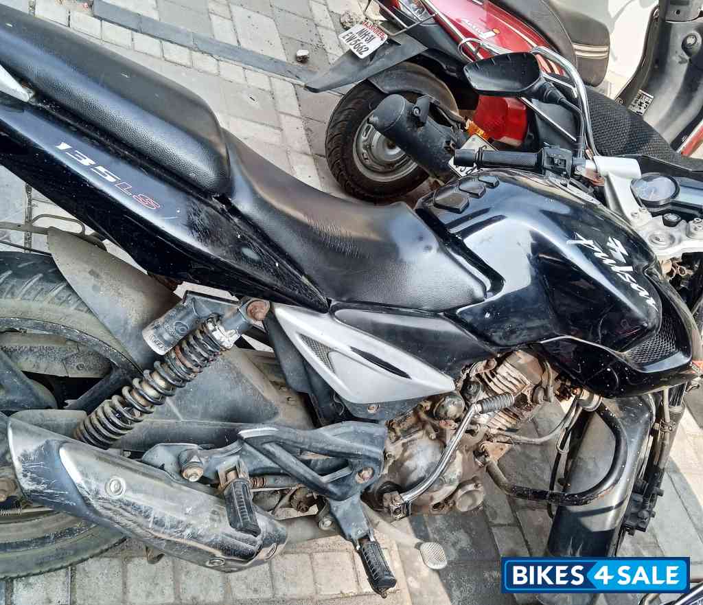 Black Bajaj Pulsar 135LS