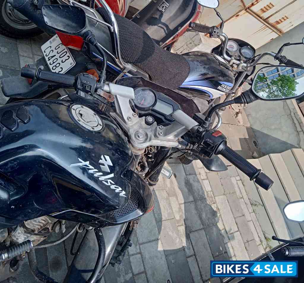 Black Bajaj Pulsar 135LS