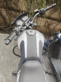 Bajaj V15