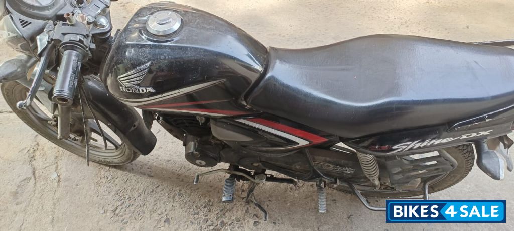 Black Honda Shine 125 Drum