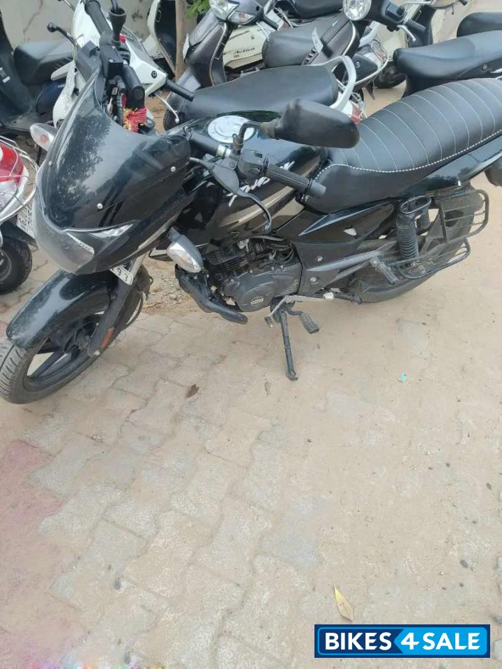 Black Bajaj Pulsar 125 Neon Disc Single Seat