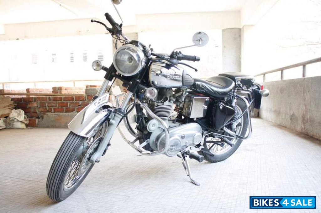 Black Royal Enfield Bullet Machismo A350