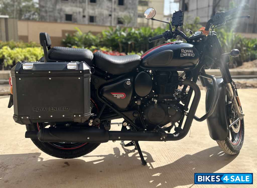 Black Royal Enfield Classic 350 Dual Channel BS6