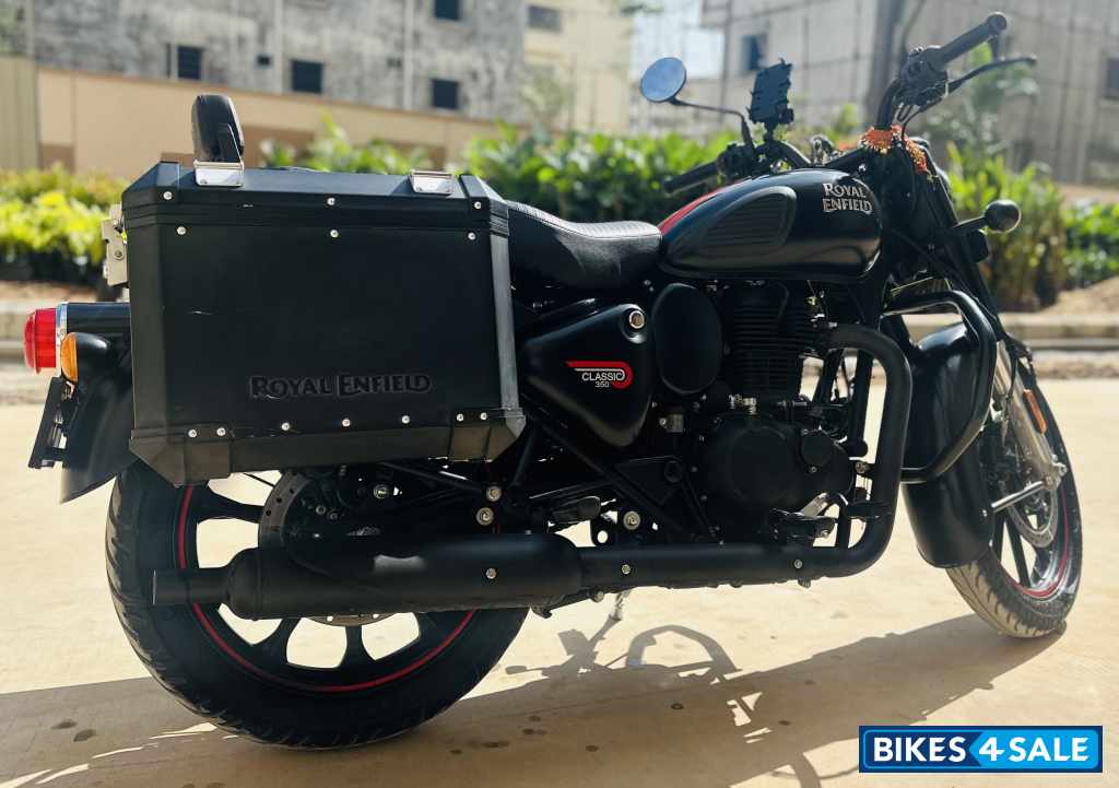 Black Royal Enfield Classic 350 Dual Channel BS6 Black Royal Enfield Classic 350 Dual Channel BS6