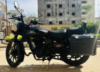 Black Royal Enfield Classic 350 Dual Channel BS6