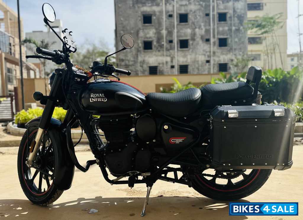 Black Royal Enfield Classic 350 Dual Channel BS6 Black Royal Enfield Classic 350 Dual Channel BS6