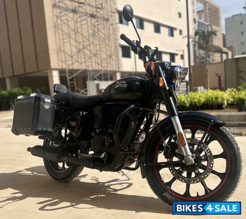 Black Royal Enfield Classic 350 Dual Channel BS6 Black Royal Enfield Classic 350 Dual Channel BS6