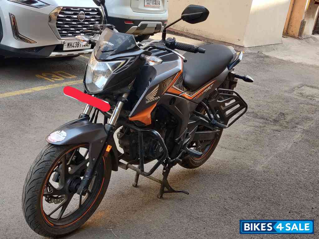 Orange & Matt Black Honda CB Hornet 160R