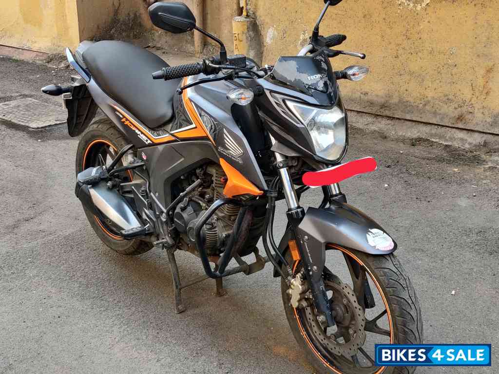 Orange & Matt Black Honda CB Hornet 160R