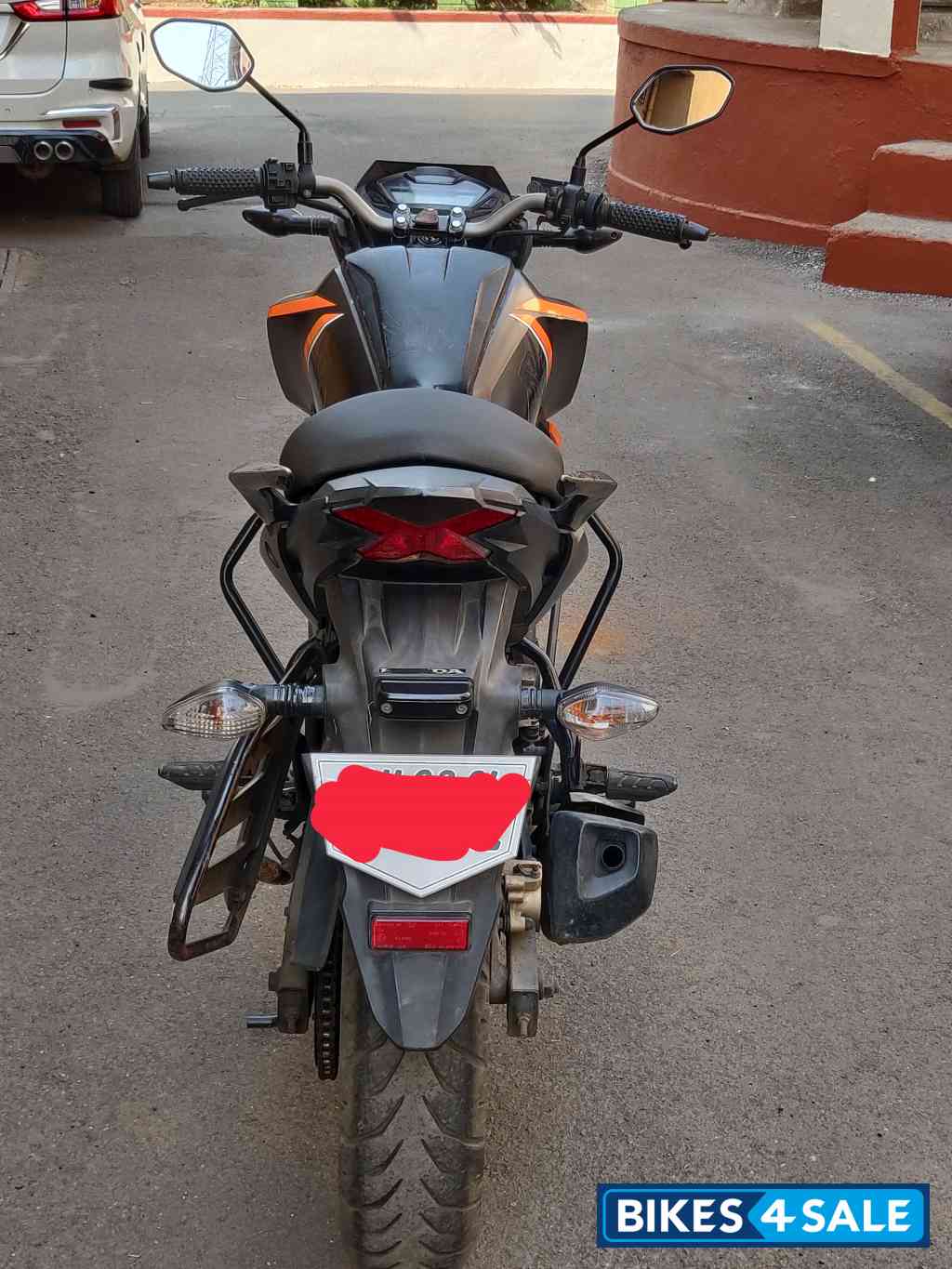 Orange & Matt Black Honda CB Hornet 160R