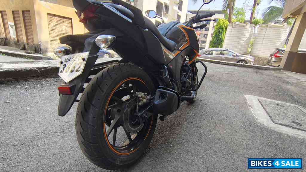 Orange & Matt Black Honda CB Hornet 160R