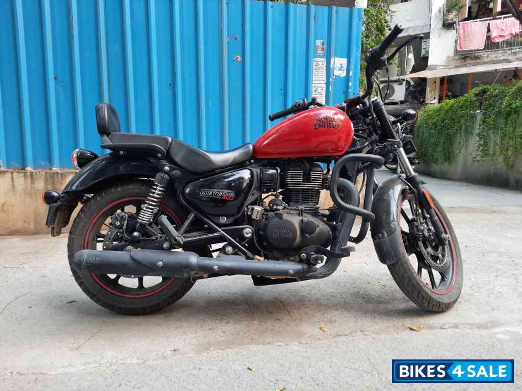 Red Royal Enfield Meteor 350