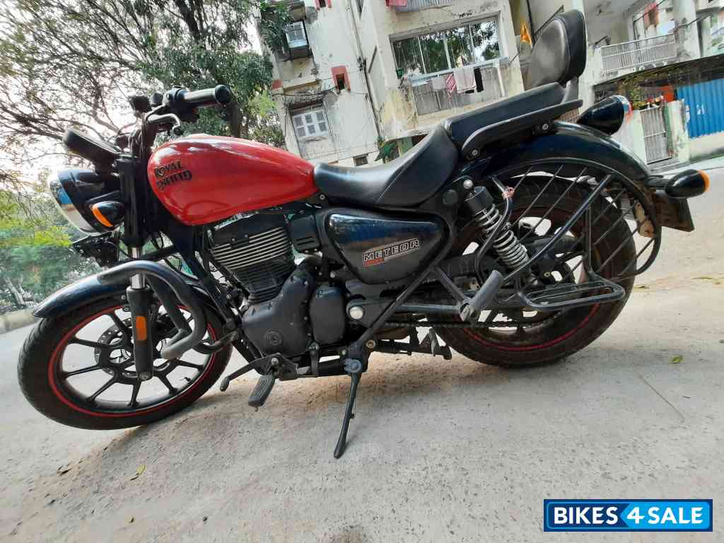 Red Royal Enfield Meteor 350